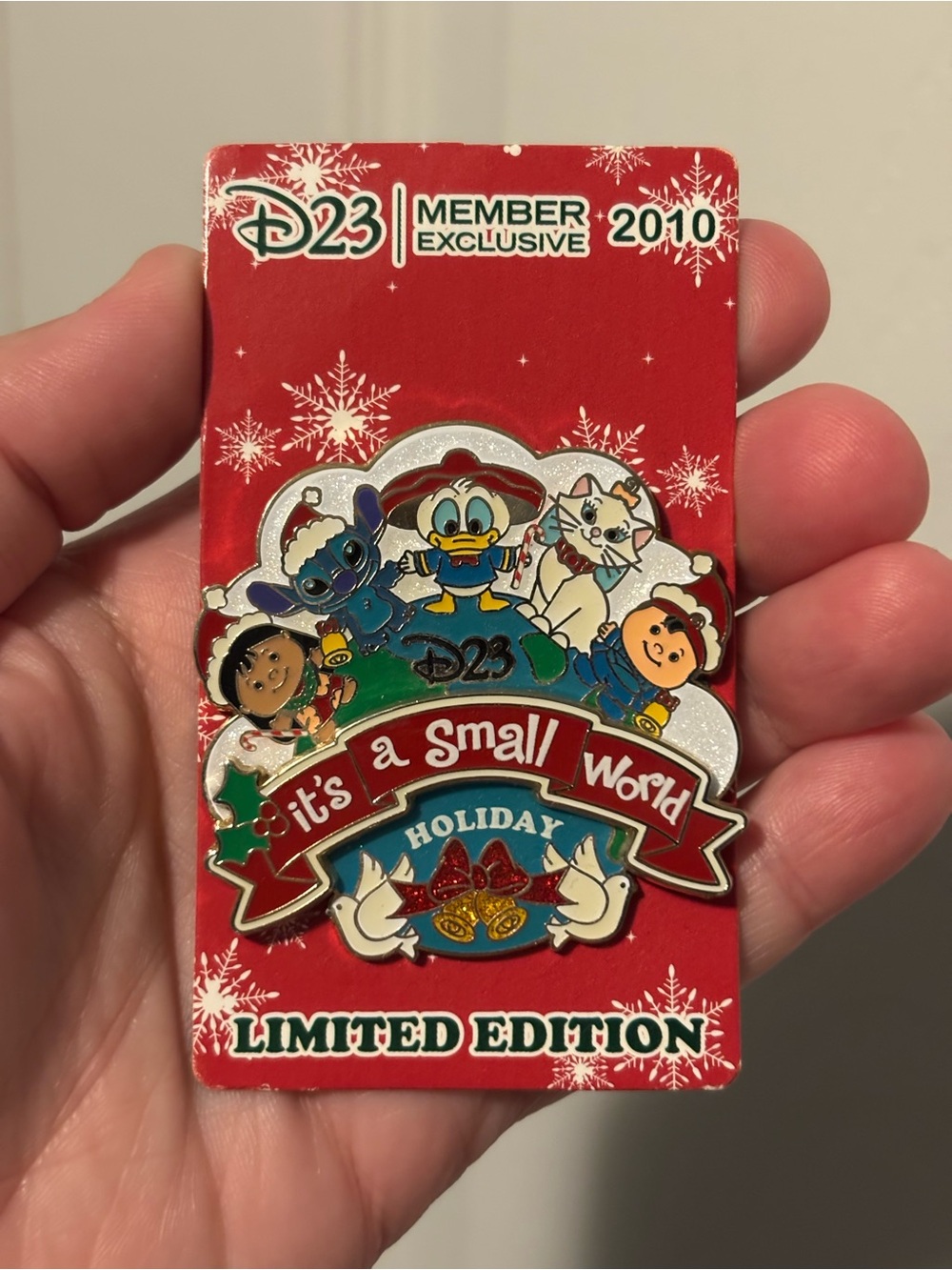 Disney - it’s a small world Holiday 2010 Pin